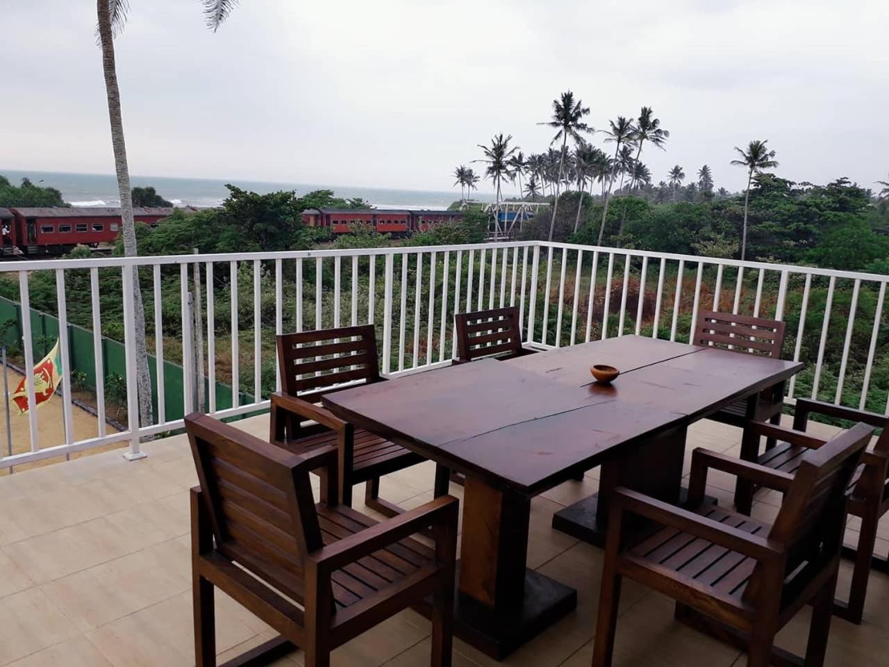 Blue Beach Villa Wadduwa Extérieur photo
