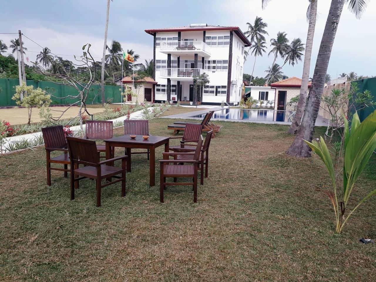 Blue Beach Villa Wadduwa Extérieur photo